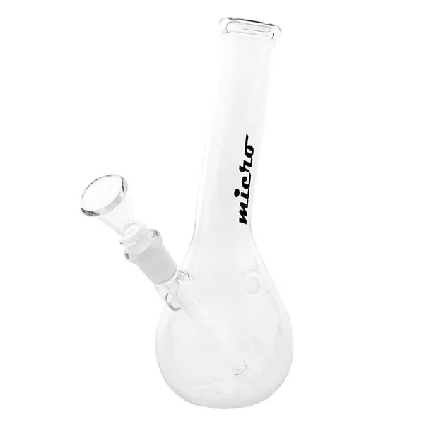 Bong transparente Micro con base abombada, cuello largo y cazoleta lateral inclinada, aislado sobre fondo blanco.