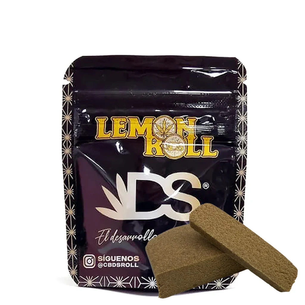 Bolsa negra de Hash Cbdsroll Lemon Roll con letras amarillas y dos bloques marrones superpuestos delante, sobre fondo blanco.