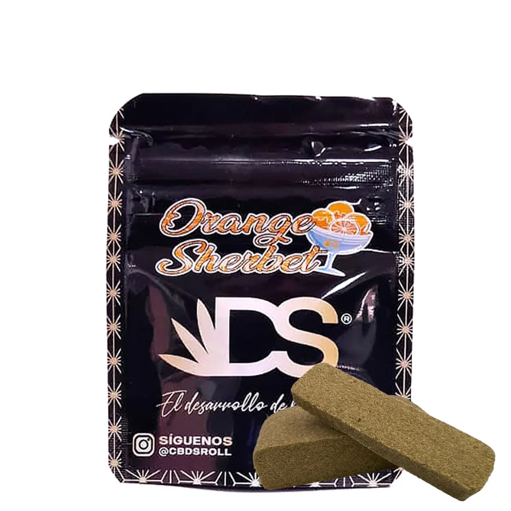 Bolsa negra de Hash CBDSROLL Orange Sherbet, con dibujo de una copa con naranjas y bloques marrones de hachís delante.