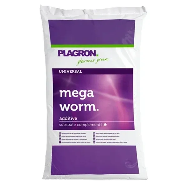 Saco blanco de Mega Worm Plagron con paneles morados, detalles verdes y la inscripción «substrate complement». Saco blanco de Mega Worm Plagron con paneles morados, detalles verdes y la inscripción «substrate complement».