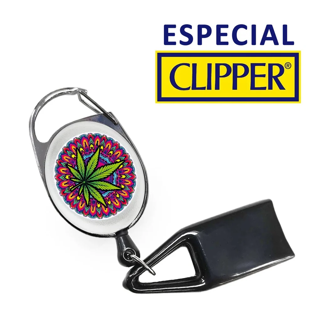 Llavero portamechero Clipper con mosquetón, cuerpo ovalado decorado con una hoja verde sobre un mandala multicolor y soporte negro.