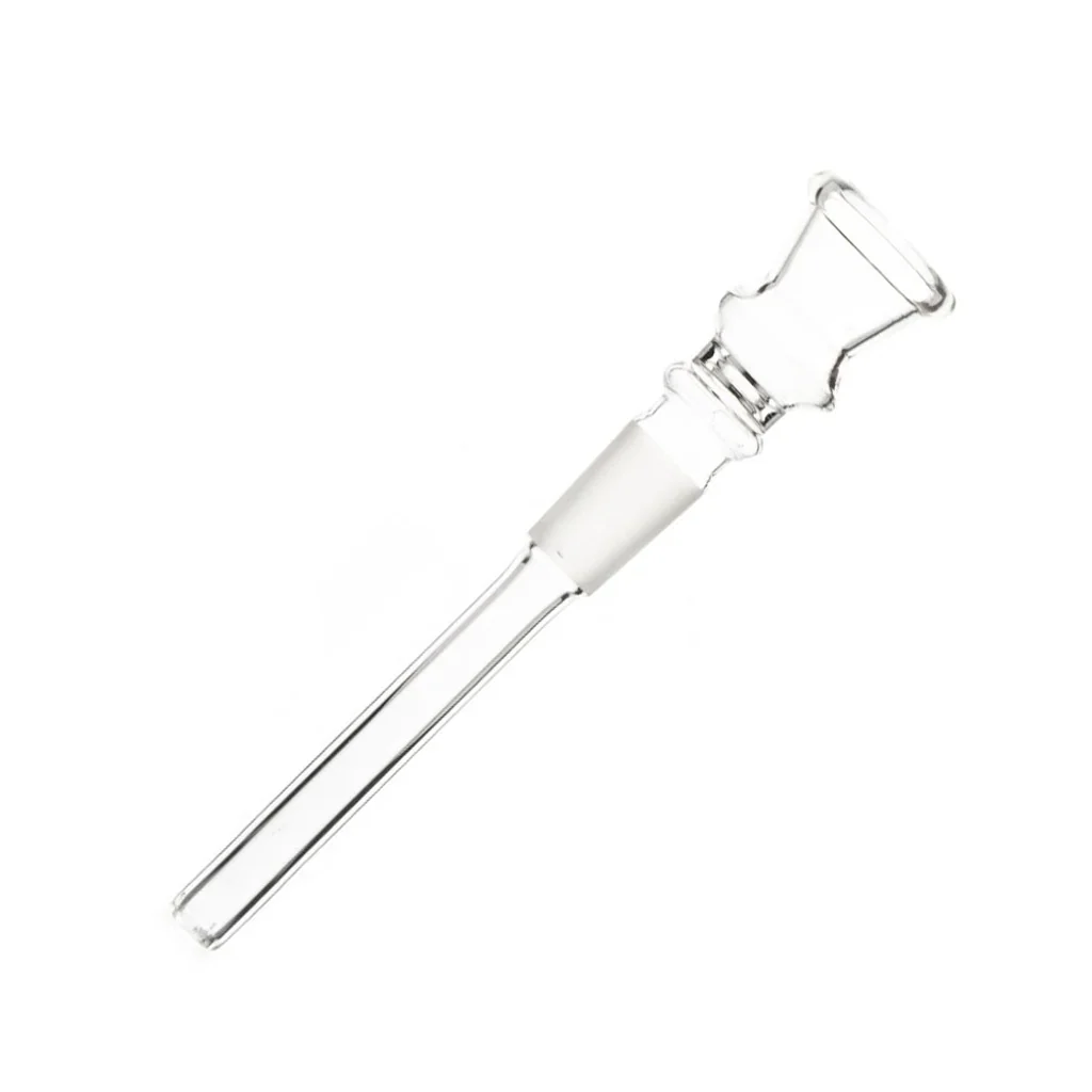 Cazoleta de cristal transparente con tubo largo para bong, unión esmerilada y boca ensanchada, colocada en diagonal sobre fondo blanco.