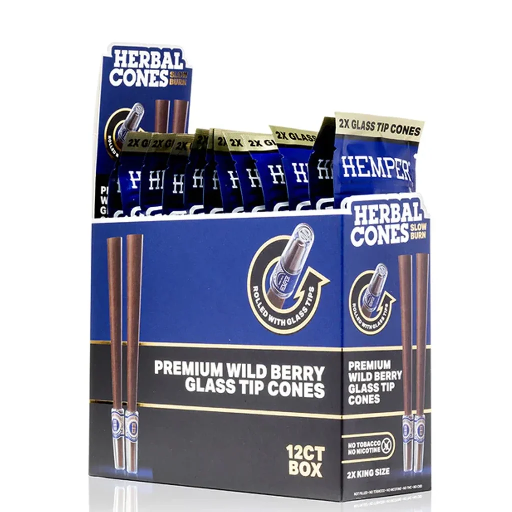 Caja expositora azul Hemper Wild Berry con varios sobres de conos y dibujos de conos marrones con boquillas de cristal.
