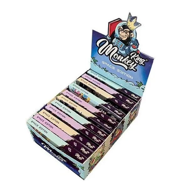 Expositor de papel Monkey Space Edition con varios librillos en tonos pastel y un mono astronauta coronado en la cabecera.