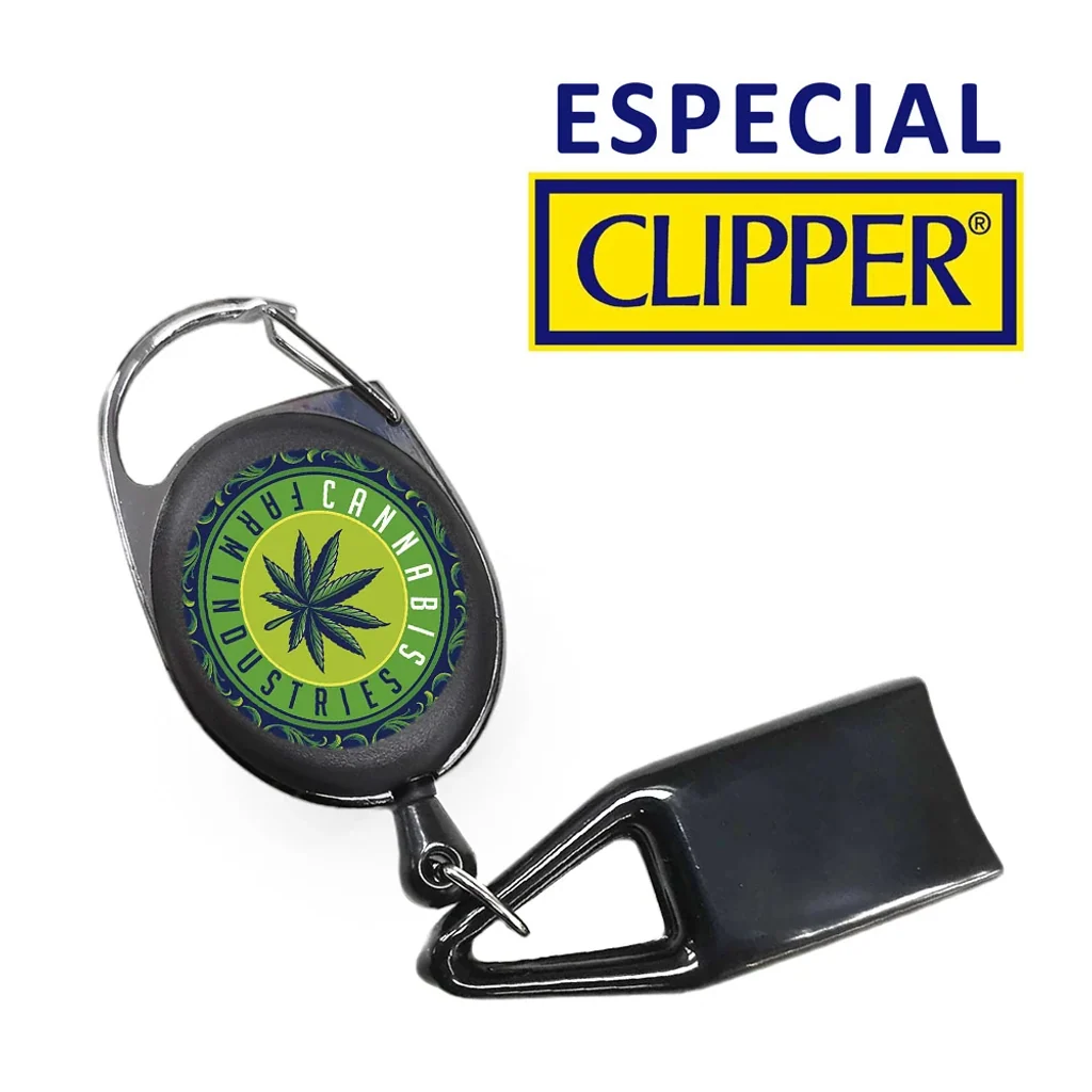 Llavero portamechero Cannabis Farm con mosquetón, cuerpo ovalado con hoja de cannabis y soporte negro para Clipper.