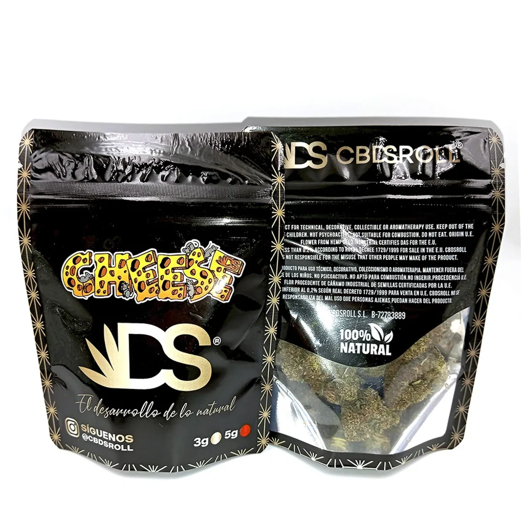 Anverso y reverso de la bolsa negra y dorada CBDSROLL Cheese, con ventana transparente que deja ver las flores.