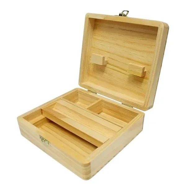 Caja de madera Weed Master abierta, con compartimentos interiores, bandeja de liar y cierre metálico sobre fondo blanco.