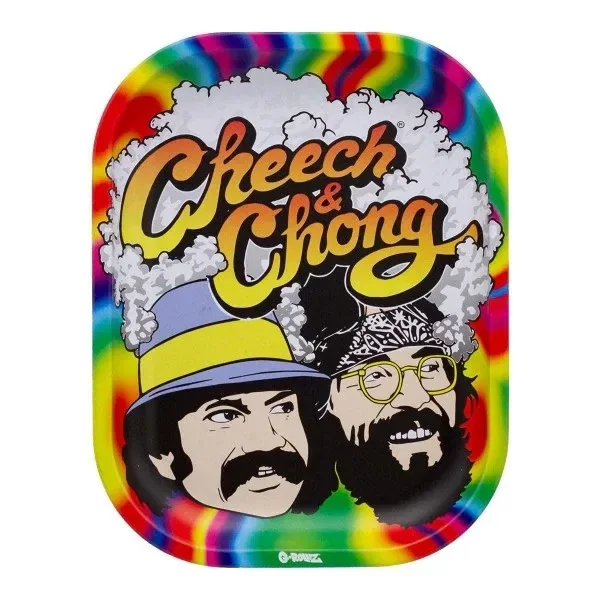 Bandeja G-Rollz con retratos ilustrados de Cheech & Chong, letras amarillas, nubes blancas y borde multicolor.