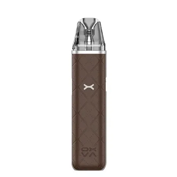 Vapeador Oxva Xlim Brown en vertical, con cuerpo marrón de patrón romboidal y boquilla translúcida sobre fondo blanco.