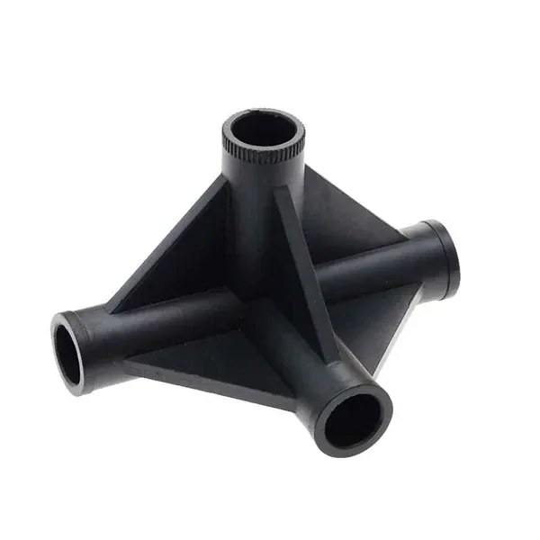 Conector negro de cuatro vías Homebox, con bocas tubulares y refuerzos triangulares entre las uniones, sobre fondo blanco.