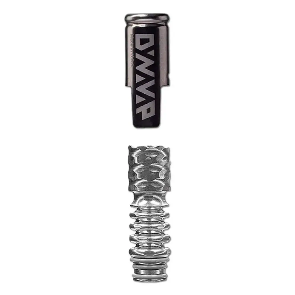 DynaVap M Cap & Bowl presentado en dos piezas separadas: tapa con logotipo arriba y pieza plateada con relieves y anillos debajo, sobre fondo blanco.