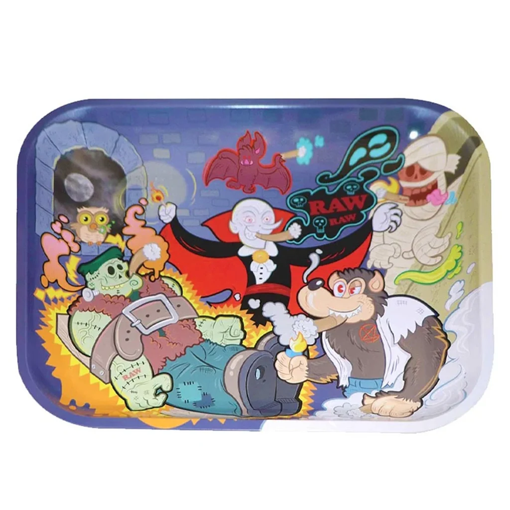 Bandeja RAW Monster rectangular con esquinas redondeadas y dibujos de un vampiro, una momia y otros monstruos sobre fondo morado.