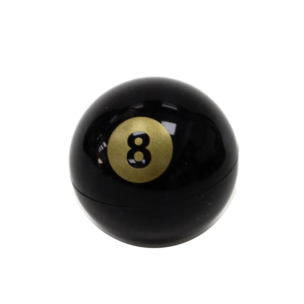 Bote esférico negro con diseño de bola de billar, número 8 sobre un círculo dorado y junta visible entre sus mitades.
