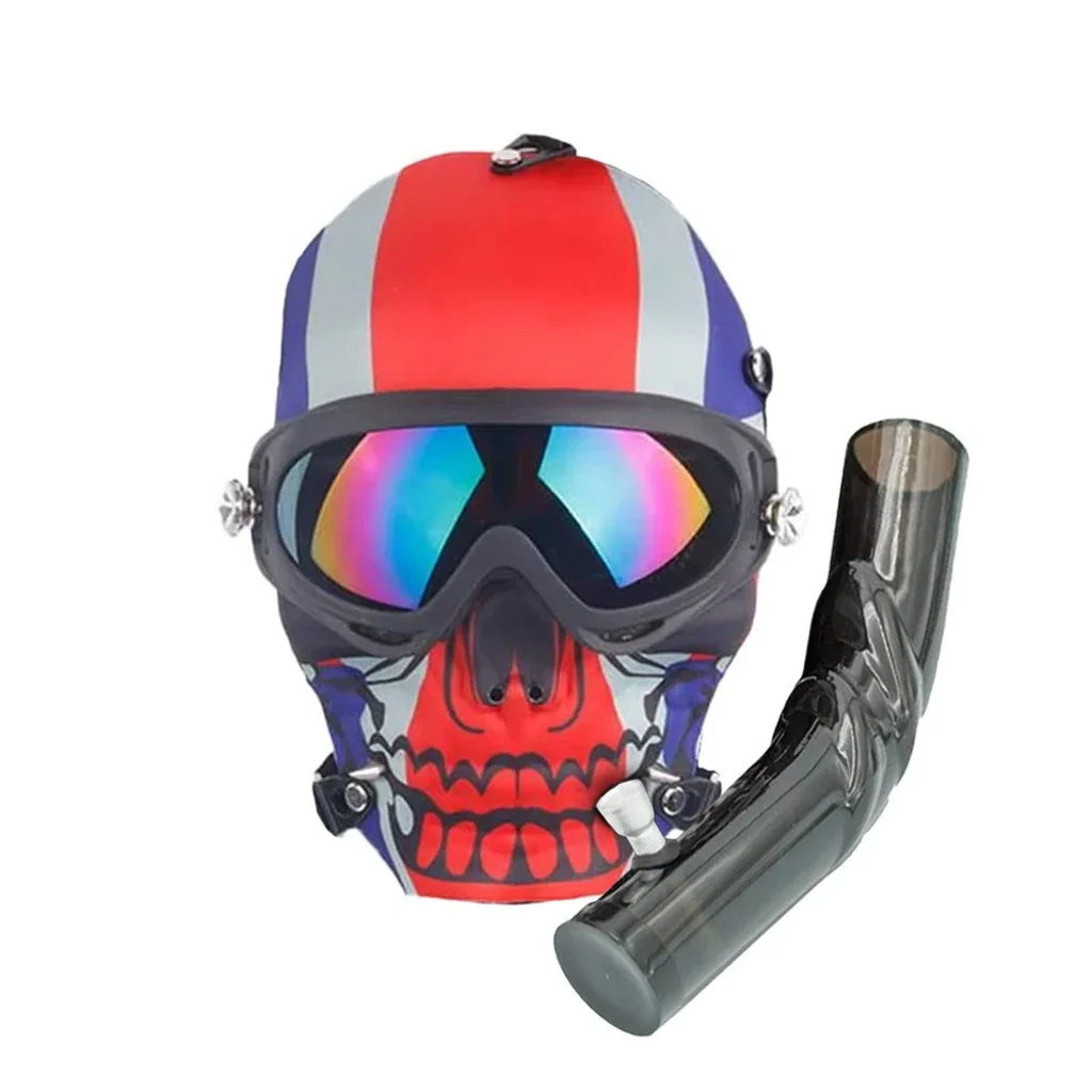 Bong con máscara Skull Kingdom decorada con una calavera roja, gafas de reflejos multicolor y tubo curvo oscuro acoplado.