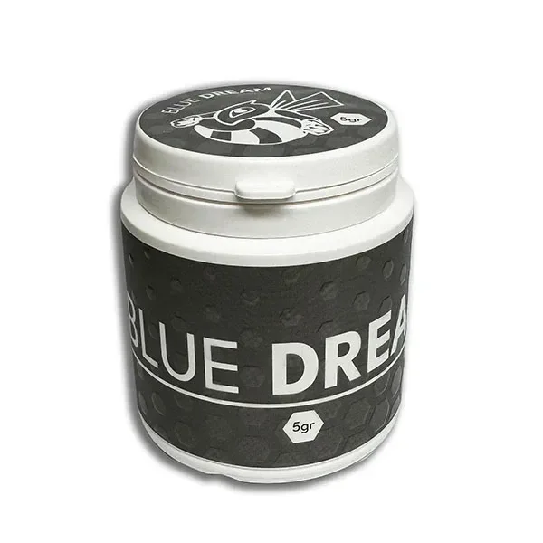 Bote cerrado de Blue Dream de CBD Bee con tapa plateada, etiqueta negra, dibujo de abeja y texto de 5 gr, sobre fondo blanco.