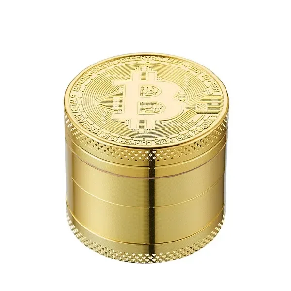 Grinder Bitcoin dorado, de cuerpo cilíndrico con varias secciones y bordes texturizados, con el símbolo de Bitcoin grabado en la tapa.