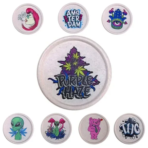 Selección de grinders redondos claros con distintos dibujos de colores; destaca en el centro el diseño «Purple Haze».