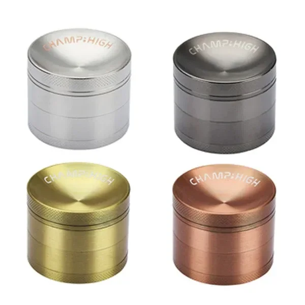 Selección de grinders CHAMP HIGH cilíndricos en tonos plateado, gris oscuro, dorado y cobrizo, con tapas cóncavas y bordes texturados.