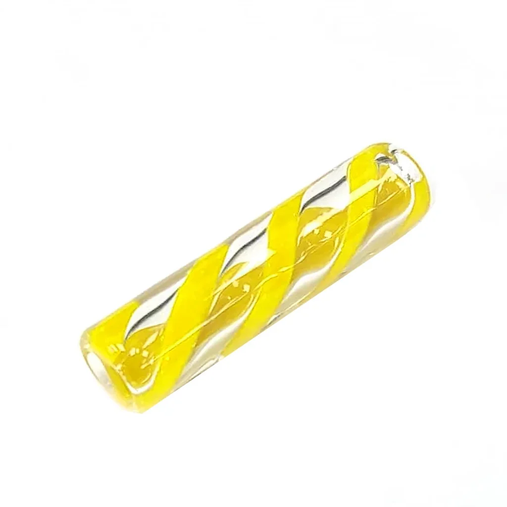 Filtro de cristal Twister Yellow transparente con bandas amarillas en espiral, colocado en diagonal sobre fondo blanco.