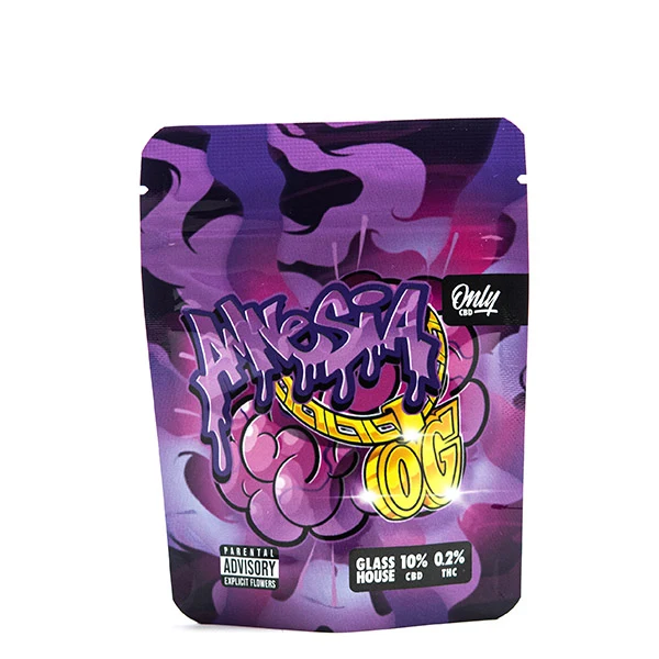 Bolsa de Amnesia OG de Only CBD sobre fondo blanco, con diseño morado de estilo grafiti y las inscripciones «10 % CBD» y «0,2 % THC».