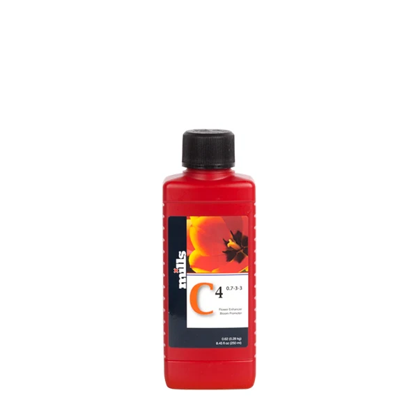 Botella roja de Mills C4 con tapón negro y etiqueta con una flor naranja, centrada sobre fondo blanco.