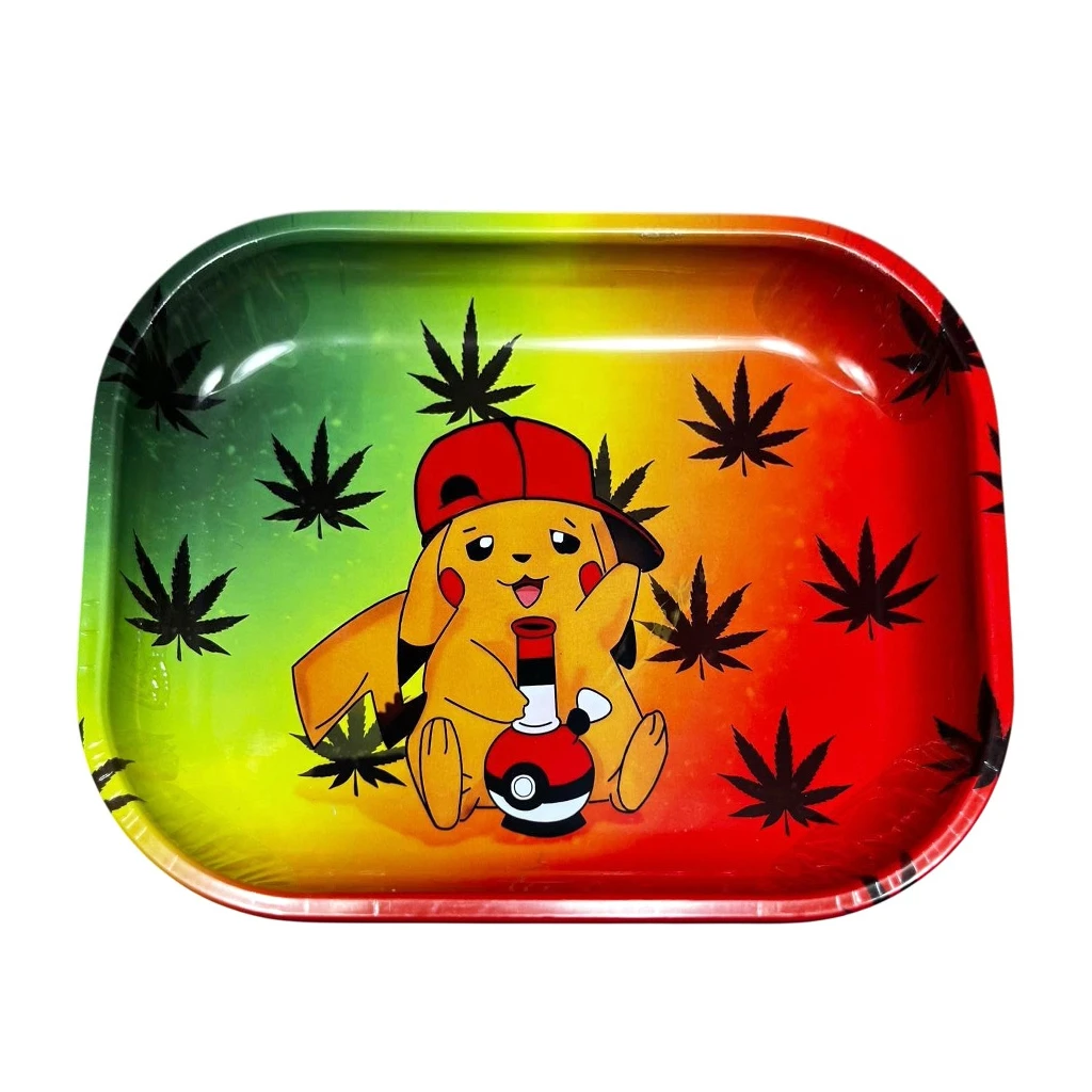 Bandeja Pikabong con fondo verde, amarillo y rojo, hojas negras y un personaje amarillo con gorra roja y un bong.