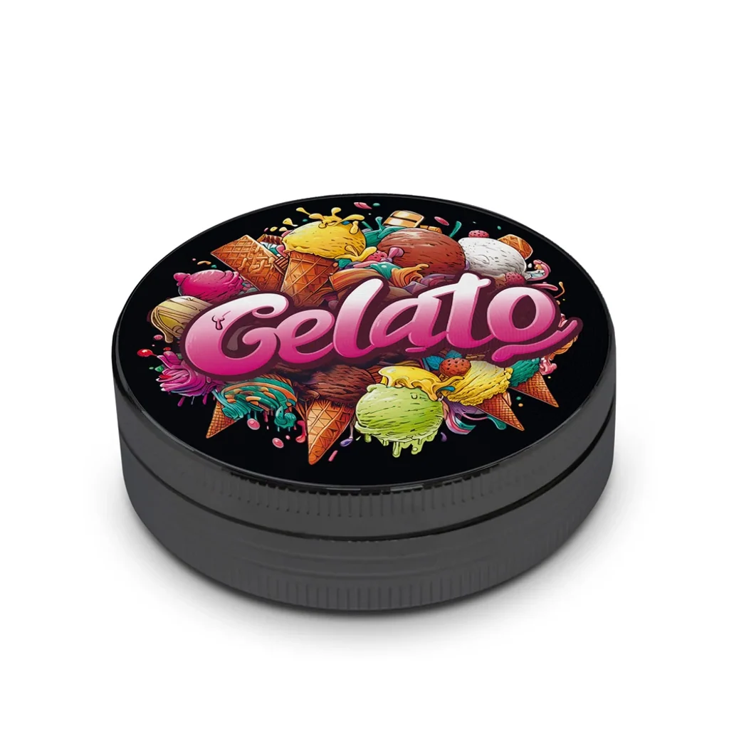 Grinder Gelato negro y redondo, con bordes estriados y tapa decorada con helados de colores y el nombre Gelato en letras rosas.