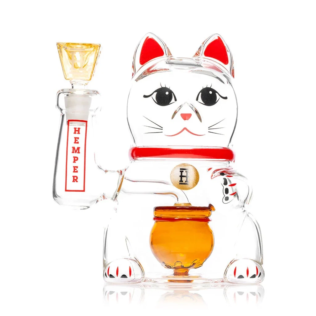 Bong HEMPER Lucky Cat XL de cristal transparente con forma de gato, detalles rojos, cazoleta lateral y cámara interior ámbar.