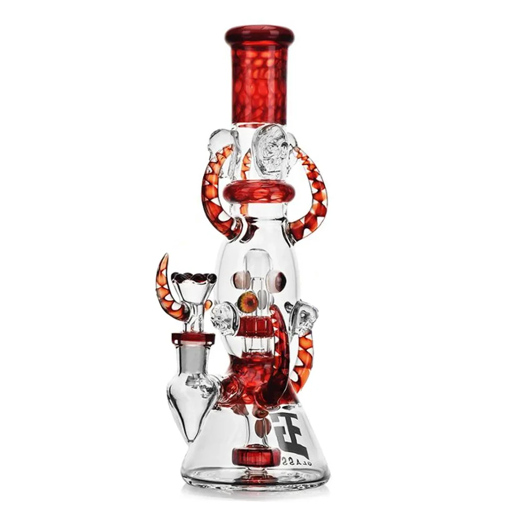 Bong de cristal Devil Octopus con base ancha, cuello rojo y adornos curvos de tentáculos en rojo y naranja alrededor del cuerpo transparente.