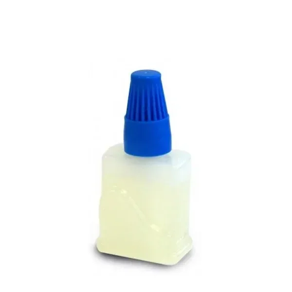 Cartucho The Neutralizer Road Kit RKC-20, con recipiente translúcido de contenido amarillo pálido y tapón azul estriado. Cartucho The Neutralizer Road Kit RKC-20, con recipiente translúcido de contenido amarillo pálido y tapón azul estriado.