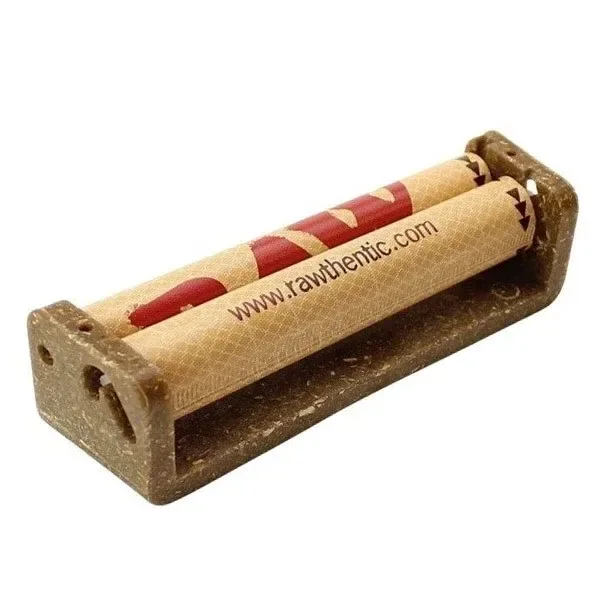 Liadora RAW Ecoplastic con estructura marrón moteada y banda beige con logotipo rojo, vista en perspectiva sobre fondo blanco.