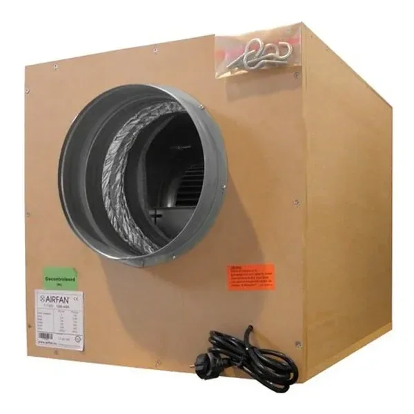 Extractor Airfan Softbox en caja marrón, con una gran boca circular frontal, ventilador visible en el interior y cable con enchufe.
