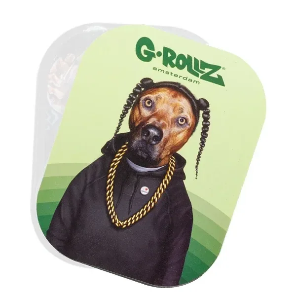 Tapa imantada G-Rollz Rap de esquinas redondeadas, con un perro con trenzas, sudadera negra y cadena dorada sobre fondo verde.