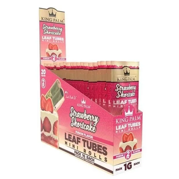 Expositor de King Palm Mini Rolls Strawberry Shortcake con varios envases rosas y dorados decorados con fresas y tarta.