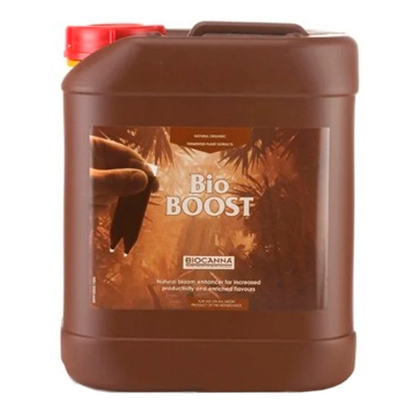 Garrafa marrón de Canna Bio Boost con asa superior, tapón rojo y etiqueta frontal en tonos marrones sobre fondo blanco.