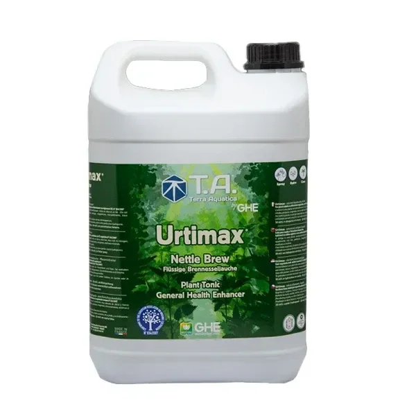 Gar garrafa blanca de Urtimax Terra Aquatica con asa integrada, tapón negro y etiqueta verde con las palabras «Nettle Brew».