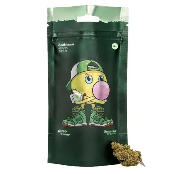 Bolsa verde de flores Goodies Bubble Gum con un personaje que hace un globo de chicle rosa y un cogollo junto a la base.