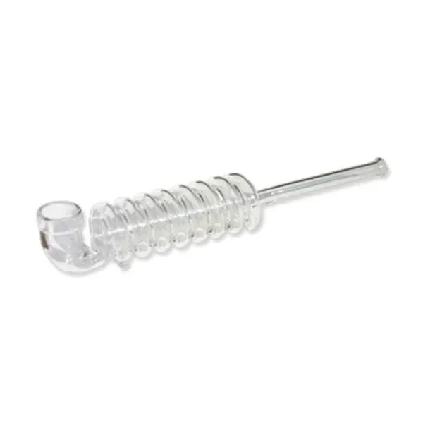 Pipa de cristal transparente con cuerpo en espiral, cazoleta curvada y boquilla recta alargada, sobre fondo blanco.