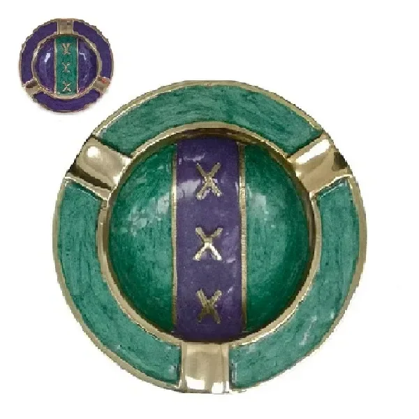 Cenicero Amsterdam Green circular, verde y dorado, con banda morada central y cruces; una vista pequeña muestra otra combinación de colores.