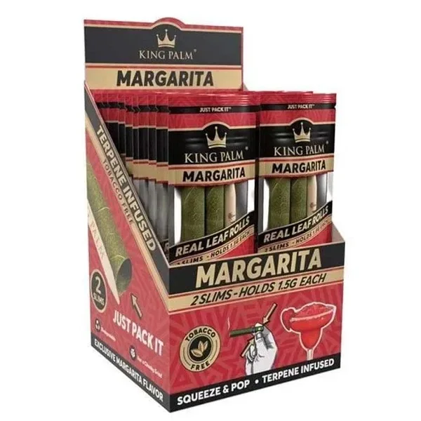 Expositor rojo de King Palm Slim Rolls Margarita con varios sobres abiertos a la vista y dibujos de una copa y un rollo.