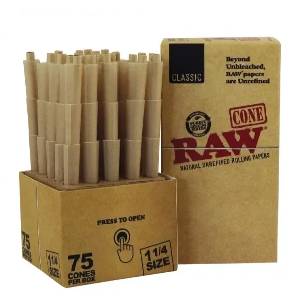 Conos RAW Classic 1 1/4 de color marrón claro en una caja expositora abierta, con su envase detrás y la indicación de 75 conos.