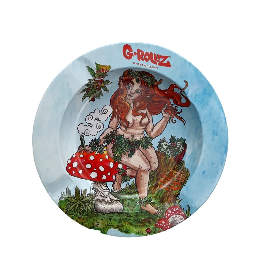 Cenicero circular G-Rollz Vondel de borde azul claro, con una figura pelirroja entre hojas y setas rojas ilustradas.
