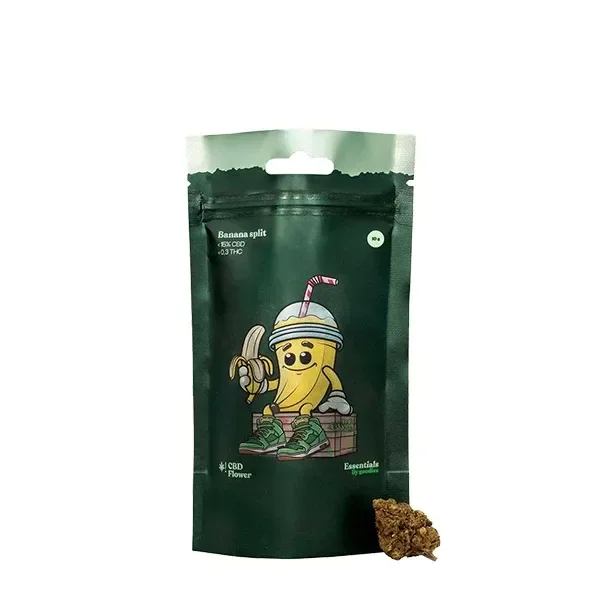 Bolsa verde de CBD Goodies Banana Split con una banana caricaturizada y un cogollo junto a la base sobre fondo blanco.