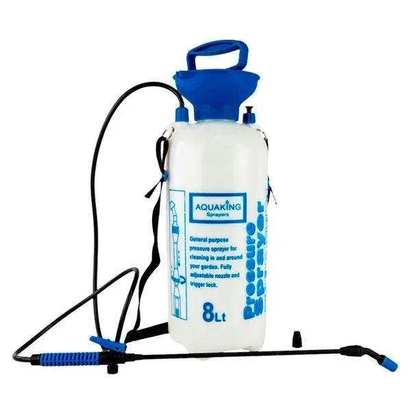 Pulverizador Aquaking de 8 litros con depósito blanco, bomba azul, correa negra, manguera y lanza con boquilla azul. Pulverizador Aquaking de 8 litros con depósito blanco, bomba azul, correa negra, manguera y lanza con boquilla azul.