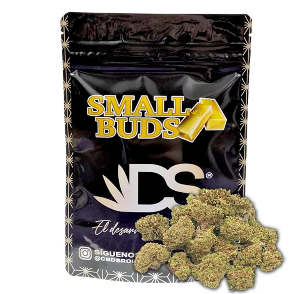 Bolsa negra de CBDSROLL Small Bud Platinum con texto «SMALL BUDS», lingotes dorados dibujados y varios cogollos pequeños delante.