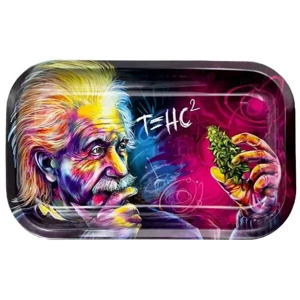 Bandeja rectangular con bordes elevados y retrato multicolor de Einstein sosteniendo un cogollo, junto a la fórmula T=HC².