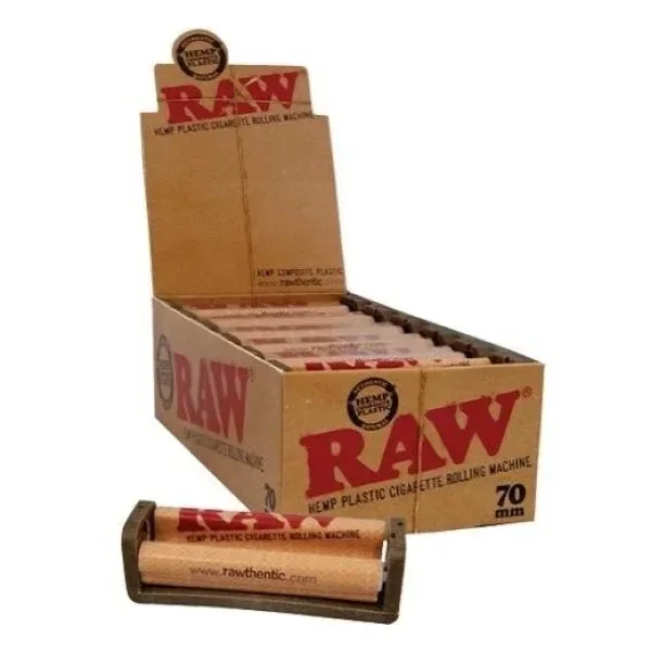 Liadora RAW de 70 mm en primer plano, con rodillos beige y estructura marrón, delante de una caja expositora abierta con varias unidades.