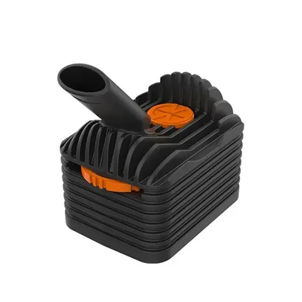 Tapa refrigeradora Venty negra, vista en perspectiva, con cuerpo acanalado, boquilla inclinada y detalles naranjas. Tapa refrigeradora Venty negra, vista en perspectiva, con cuerpo acanalado, boquilla inclinada y detalles naranjas.