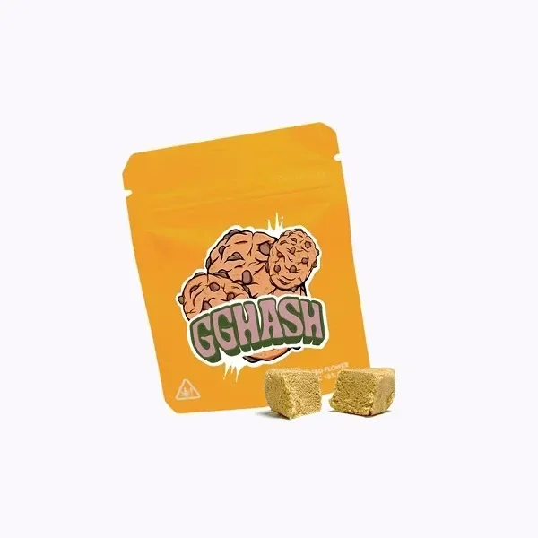 Bolsa naranja de GG Hash Girl Scout Cookies con dibujos de galletas y varios bloques de tono dorado delante, sobre fondo claro.