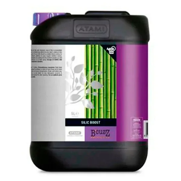 Gar盲rafa negra de B’Cuzz Silic Boost de Atami, con etiqueta plateada y morada ilustrada con tallos de bambú, sobre fondo blanco.